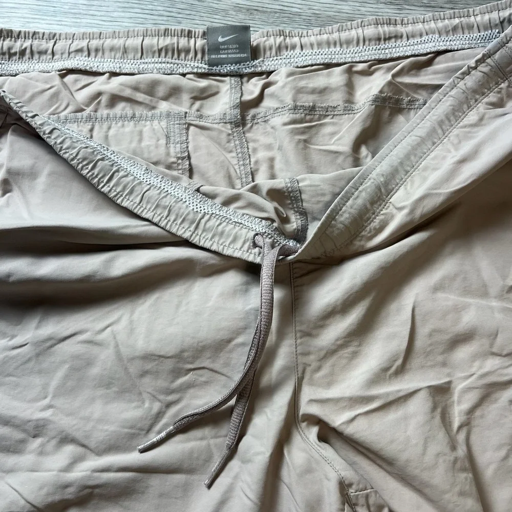 Nike Shorts Mens XXL Tan Black Stripe‎ Athletic Hiking Gorpcore Casual Utility